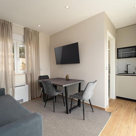 Larum Apartmens Vrsar Exterior foto