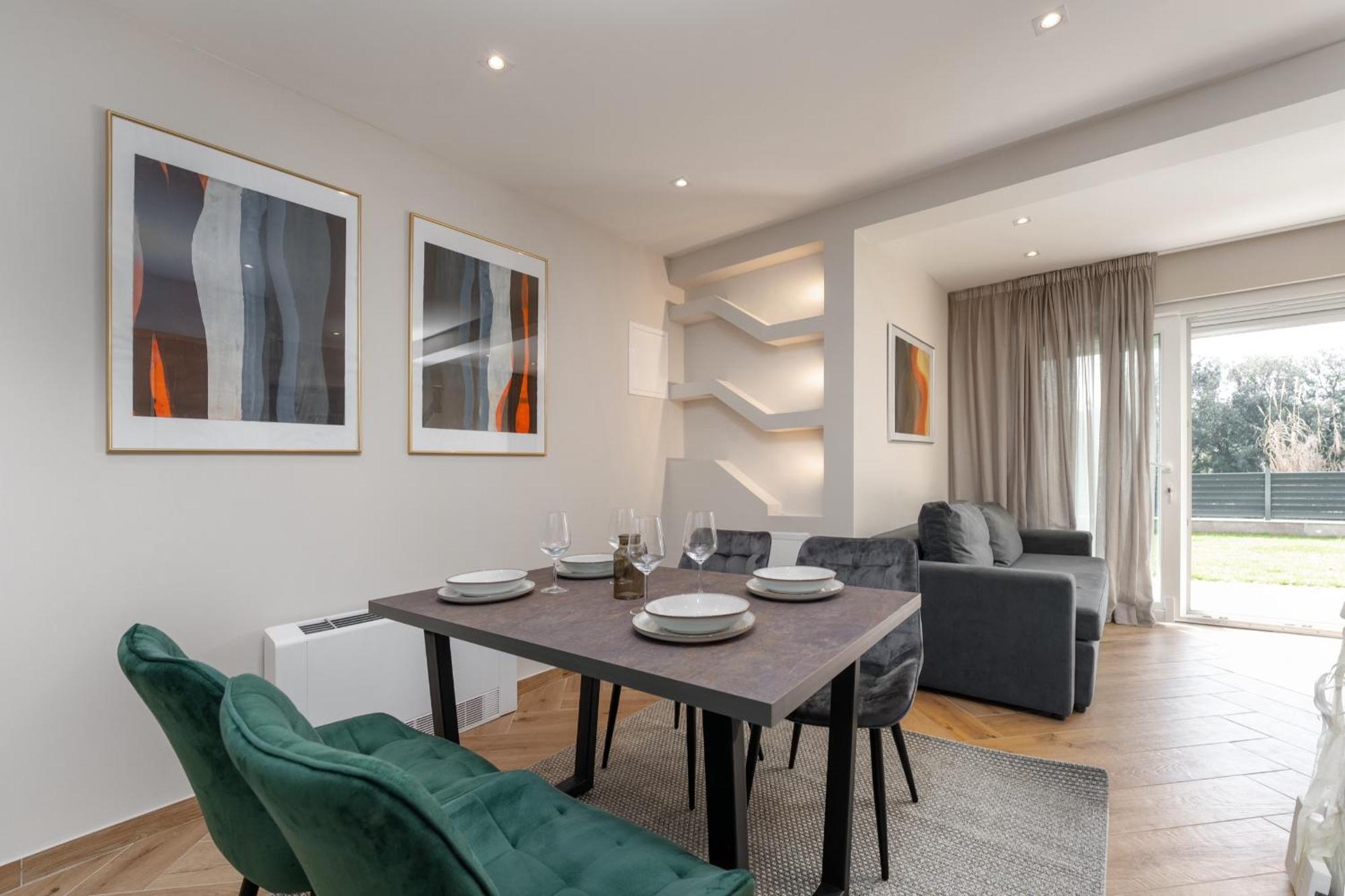 Larum Apartmens Vrsar Exterior foto