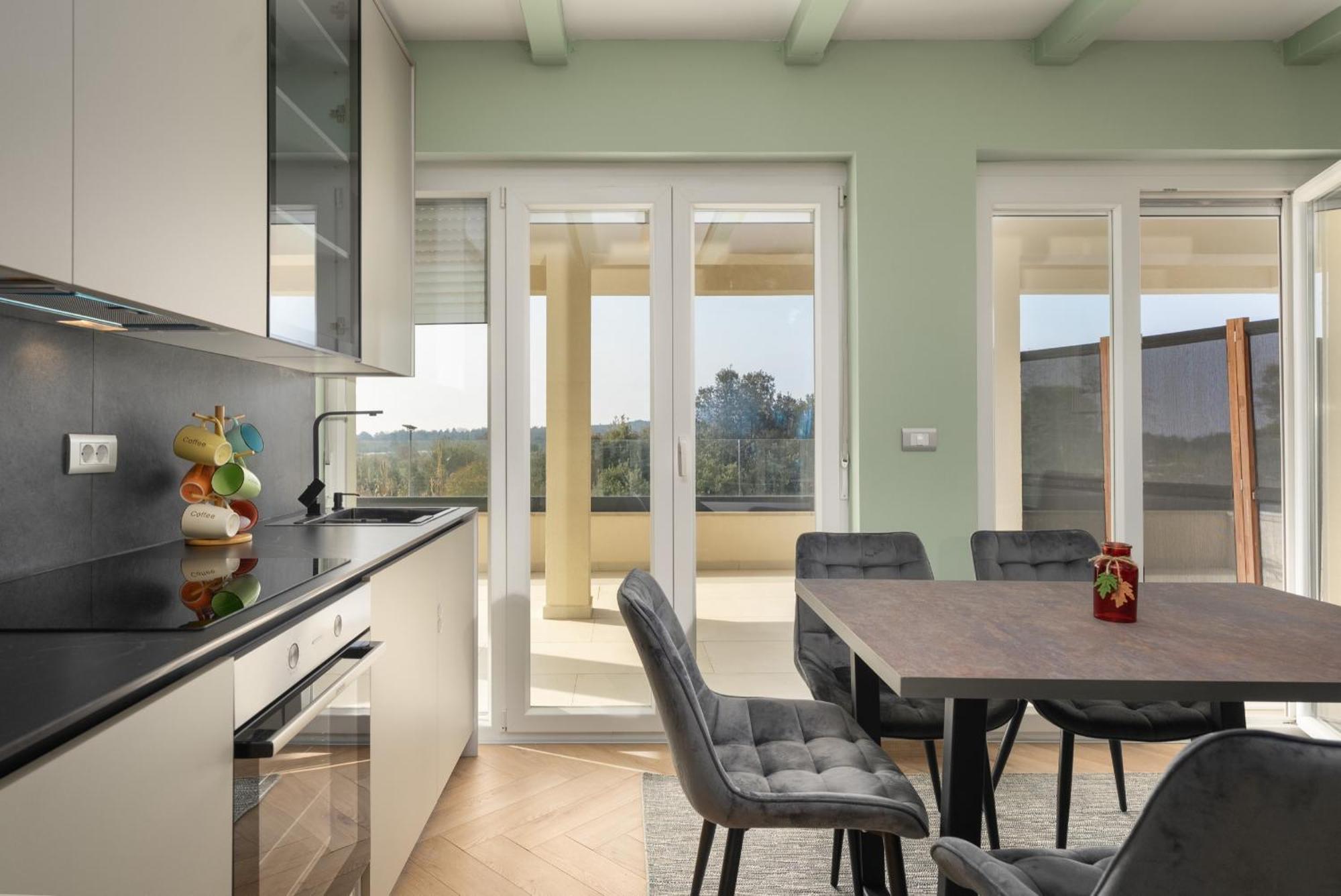 Larum Apartmens Vrsar Exterior foto